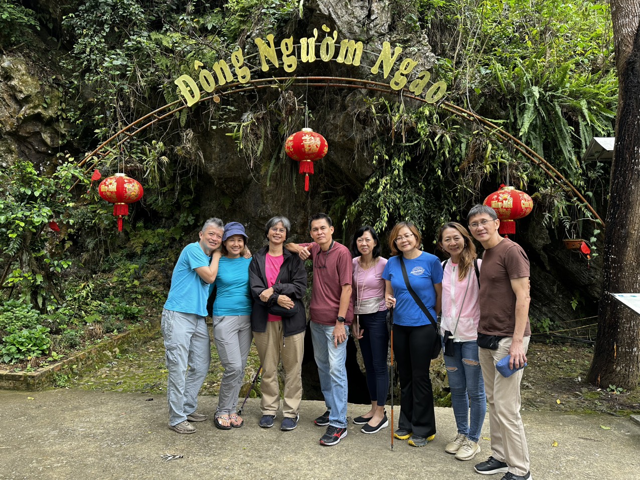 clients of World mate travel in Nguom ngao cave